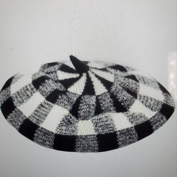 Stylish Black and White Checkered Beret - Picture 4 of 4